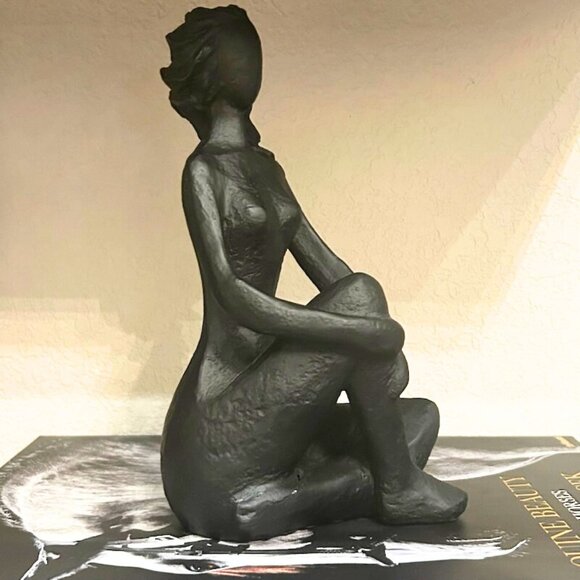 NWT Mikasa Textured High End Sitting Lady Sculpture Figurine - Picture 4 of 8